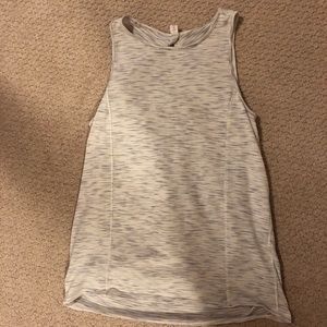 Supercute lululemon tank!